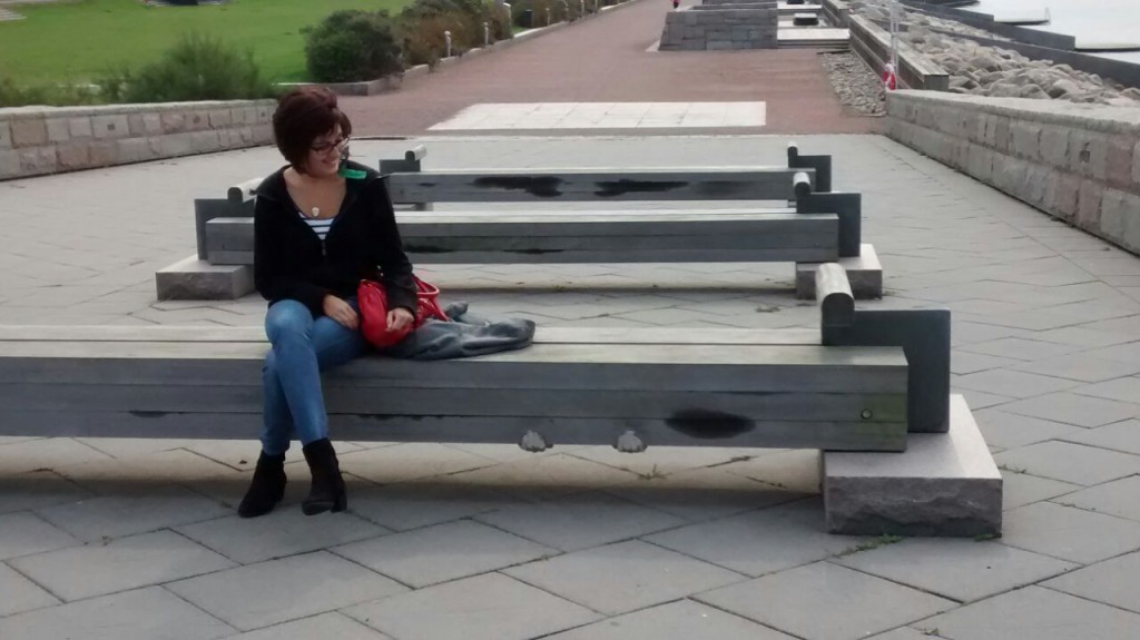 Auch ich habe Malmö bei der Tour noch mal etwas neu entdeckt. Details, wie Hände, die von unten an eine Bank greifen fallen einem erst beim zweiten Mal auf ;)